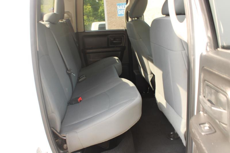 RAM 1500 4WD Quad Cab 140.5" Tradesman 2015