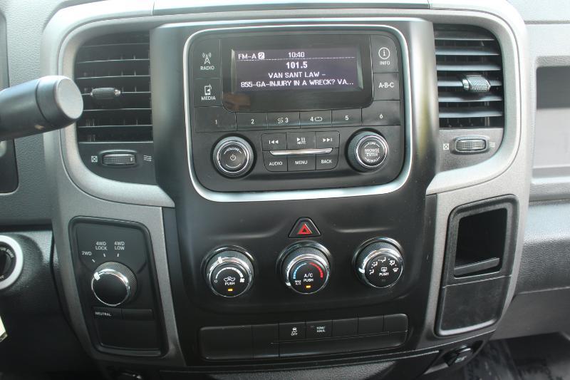 RAM 1500 4WD Quad Cab 140.5" Tradesman 2015