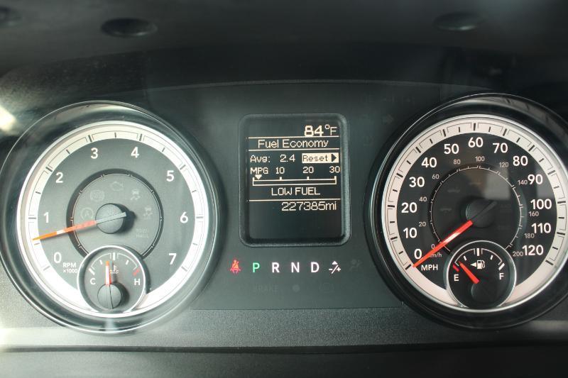 RAM 1500 4WD Quad Cab 140.5" Tradesman 2015