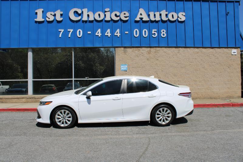 Toyota Camry LE Auto (Natl) 2019