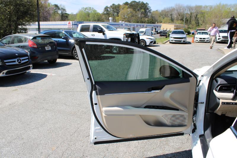 Toyota Camry LE Auto (Natl) 2019