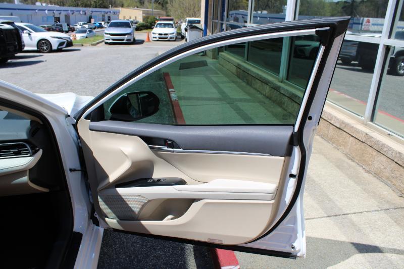 Toyota Camry LE Auto (Natl) 2019