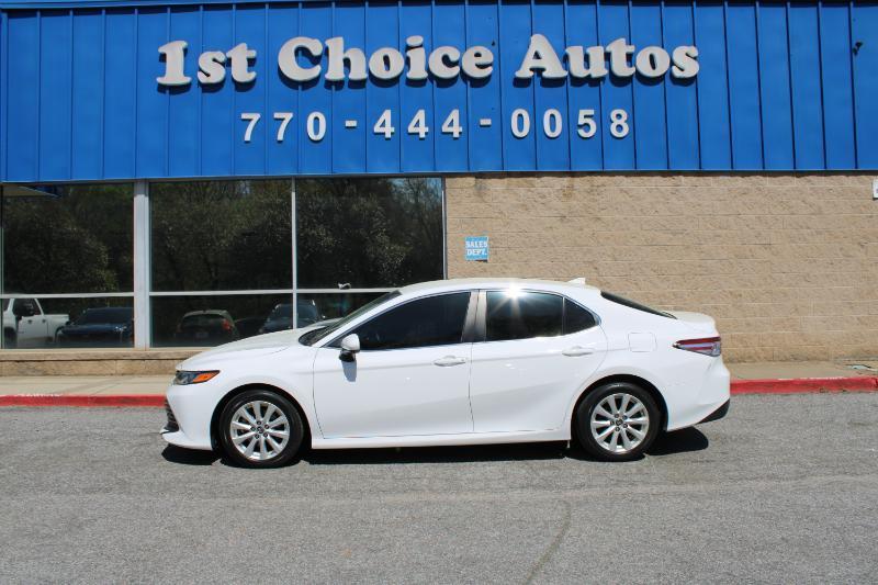 Toyota Camry LE Auto (Natl) 2019