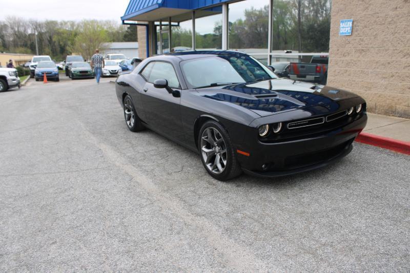 Dodge Challenger 2dr Cpe SXT Plus 2015
