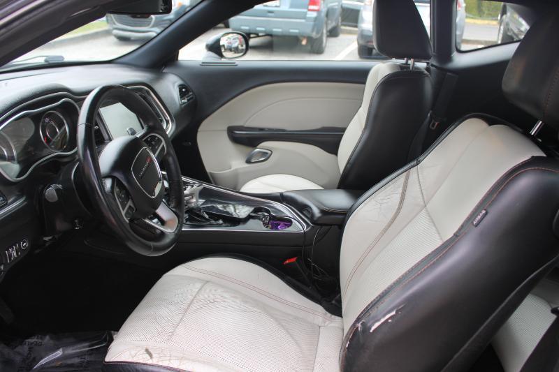 Dodge Challenger 2dr Cpe SXT Plus 2015