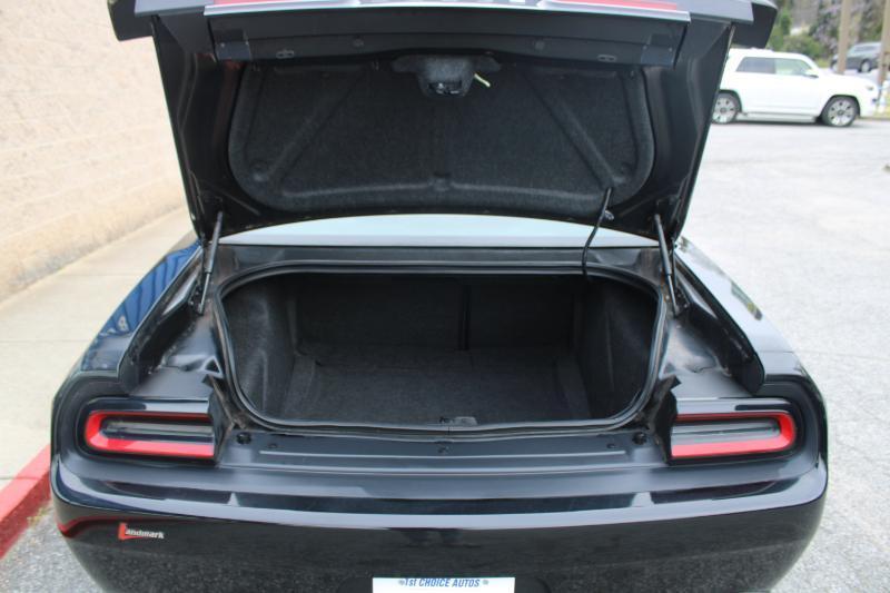 Dodge Challenger 2dr Cpe SXT Plus 2015