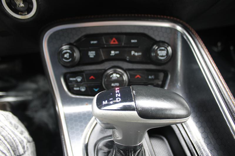 Dodge Challenger 2dr Cpe SXT Plus 2015