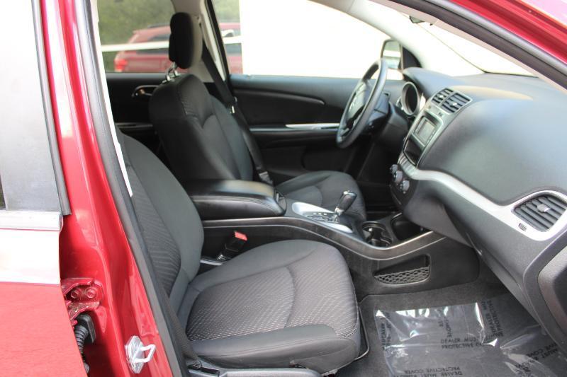 Dodge Journey FWD 4dr Mainstreet 2011