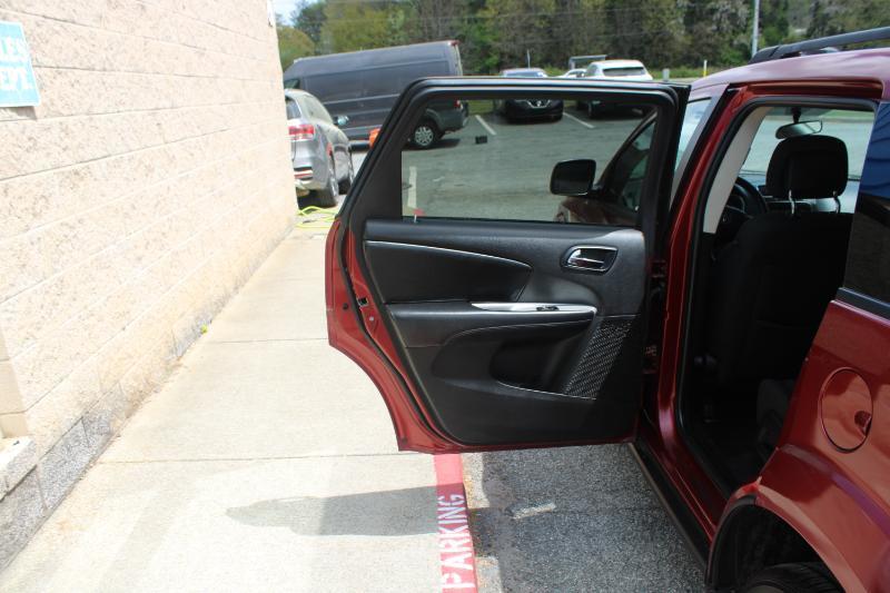 Dodge Journey FWD 4dr Mainstreet 2011