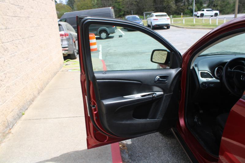 Dodge Journey FWD 4dr Mainstreet 2011