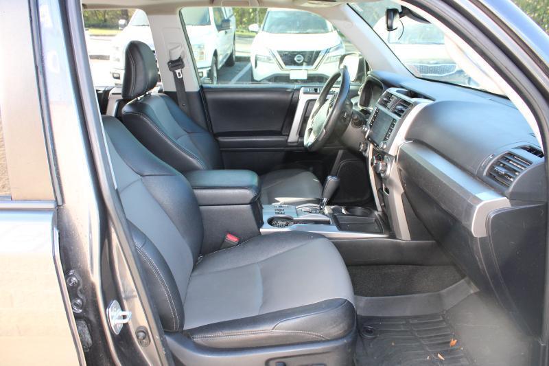 Toyota 4Runner SR5 Premium 2WD (Natl) 2020