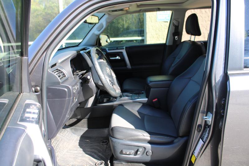Toyota 4Runner SR5 Premium 2WD (Natl) 2020