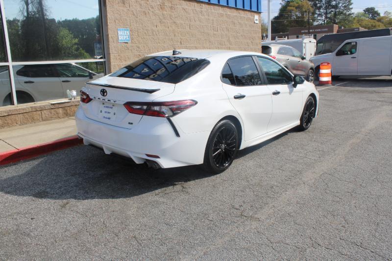 Toyota Camry SE Auto (Natl) 2022