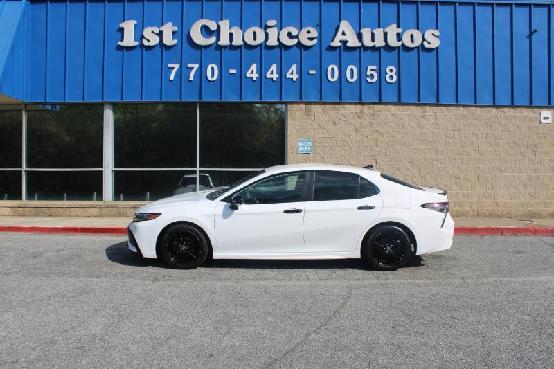 Toyota Camry SE Auto (Natl) 2022