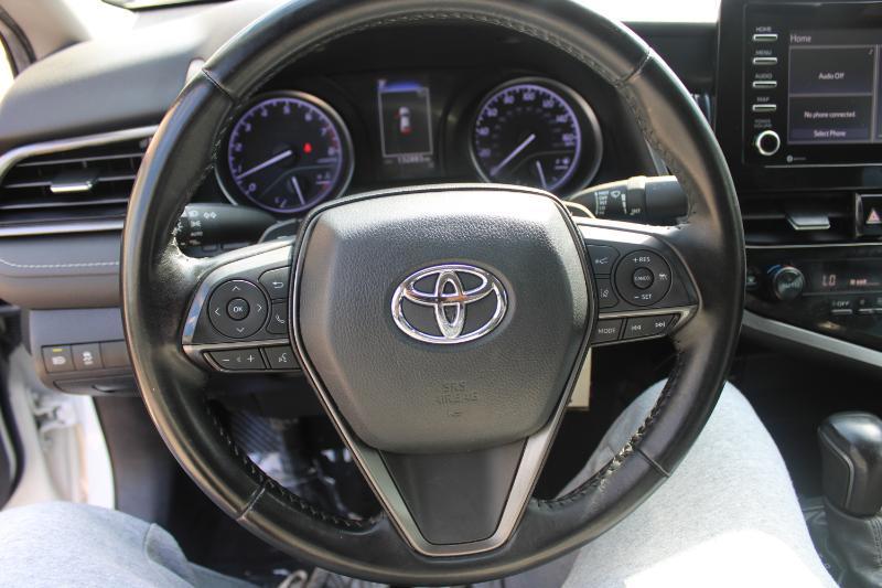 Toyota Camry SE Auto (Natl) 2022