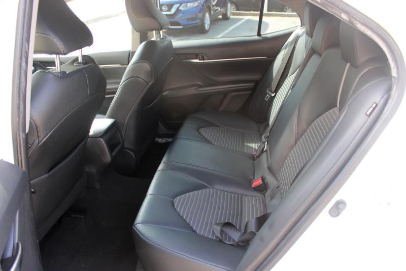 Toyota Camry SE Auto (Natl) 2022