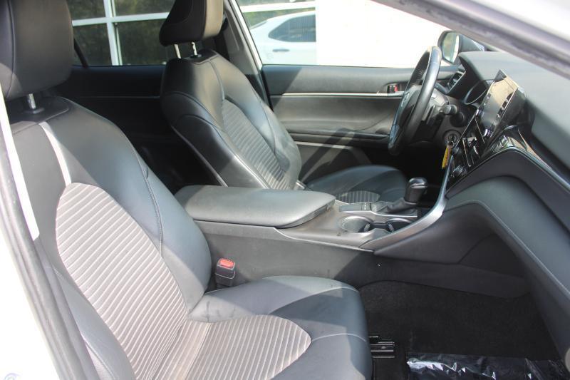 Toyota Camry SE Auto (Natl) 2022