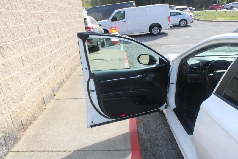 Toyota Camry SE Auto (Natl) 2022