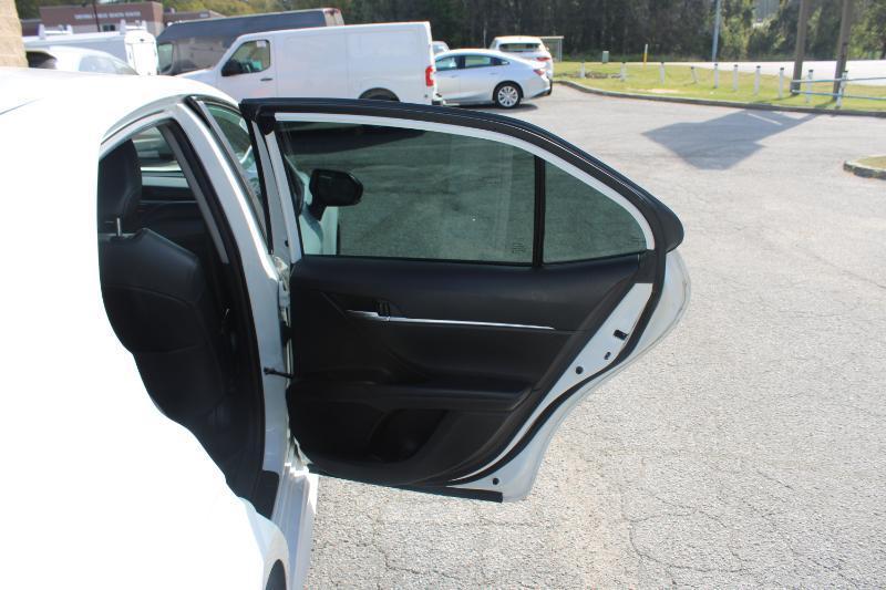 Toyota Camry SE Auto (Natl) 2022