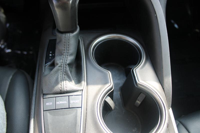 Toyota Camry SE Auto (Natl) 2022