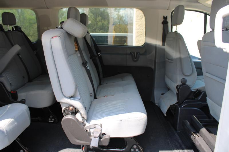 Ford Transit Wagon T-350 148" Low Roof XLT Swing-Out RH Dr 2017