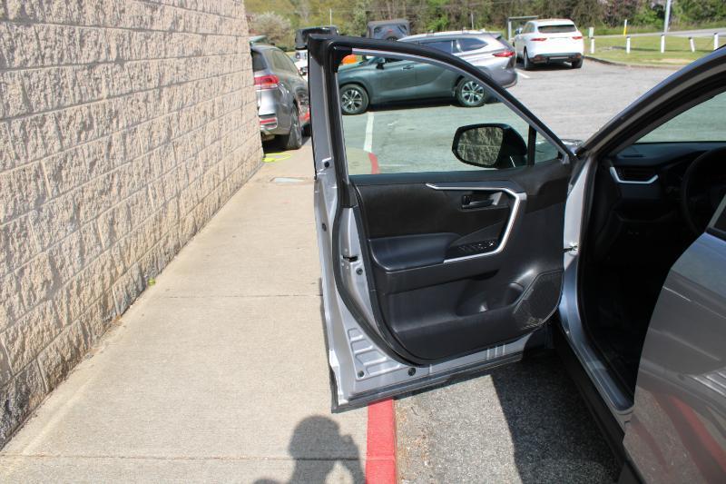 Toyota RAV4 Hybrid LE AWD (Natl) 2022