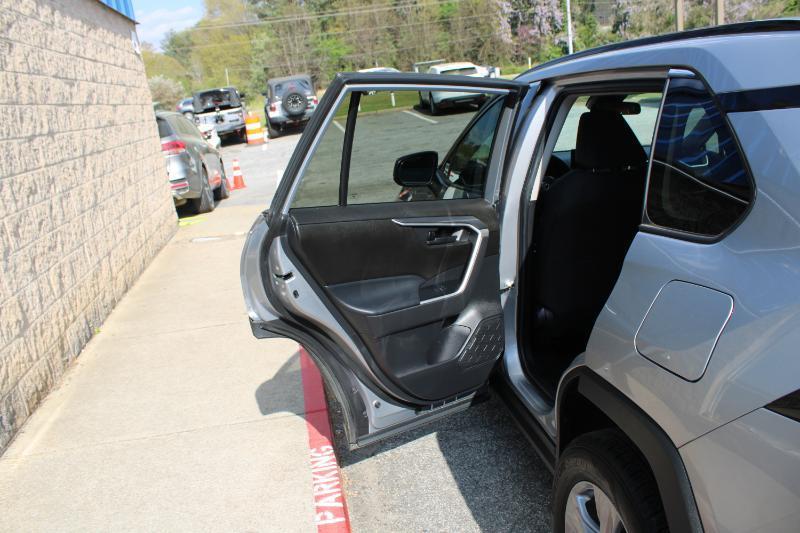 Toyota RAV4 Hybrid LE AWD (Natl) 2022