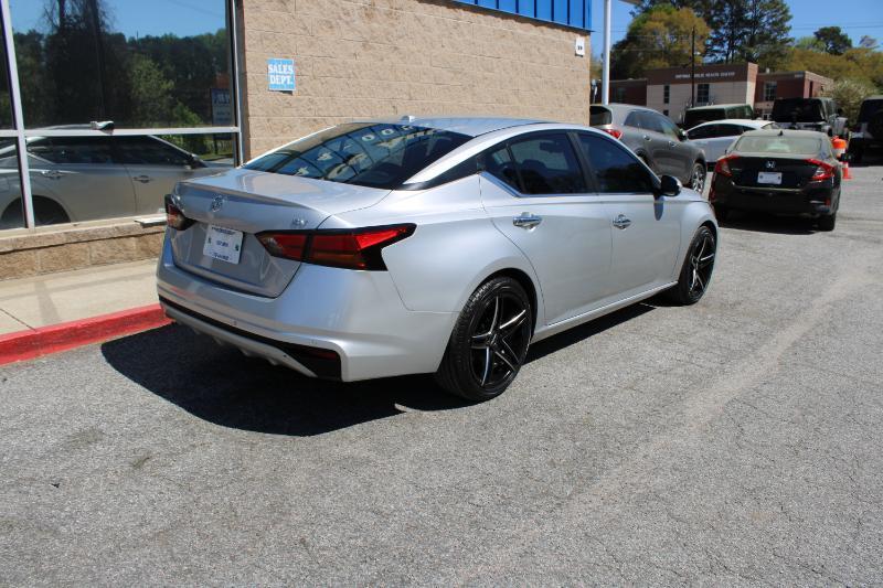 Nissan Altima 2.5 SV Sedan 2021