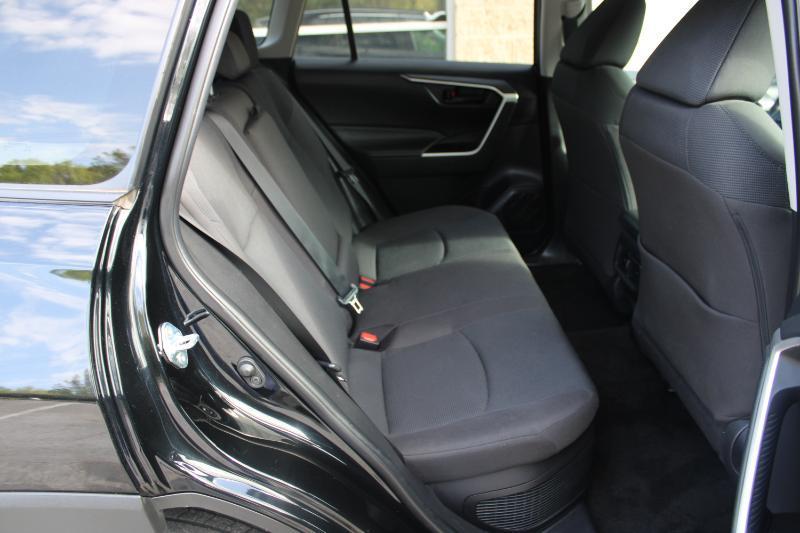 Toyota RAV4 Hybrid LE AWD (Natl) 2021