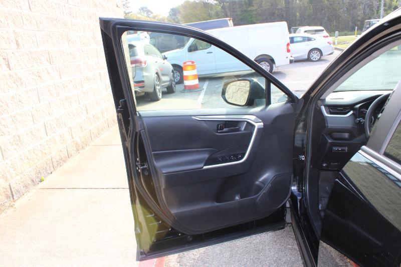 Toyota RAV4 Hybrid LE AWD (Natl) 2021