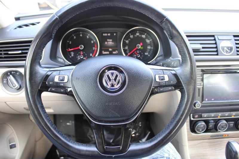 Volkswagen Passat 1.8T SE w/Technology Auto 2017