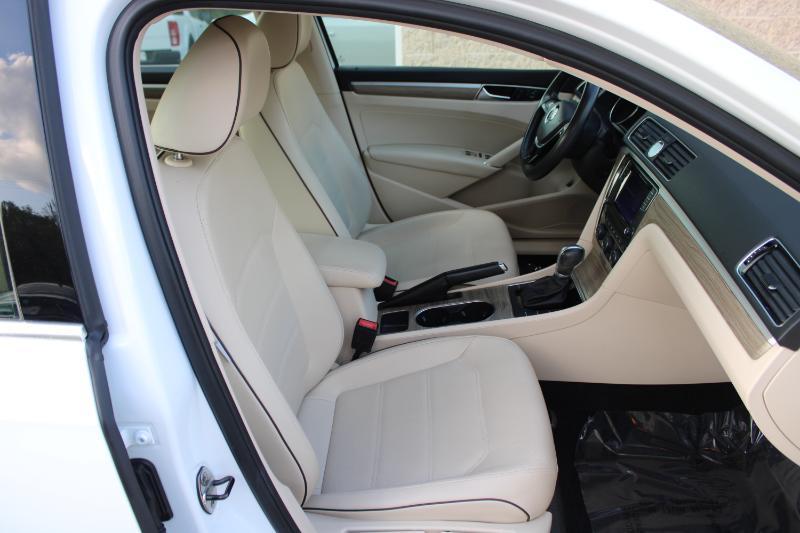 Volkswagen Passat 1.8T SE w/Technology Auto 2017