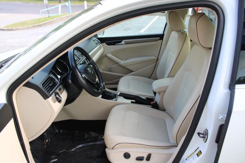 Volkswagen Passat 1.8T SE w/Technology Auto 2017