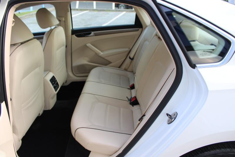 Volkswagen Passat 1.8T SE w/Technology Auto 2017