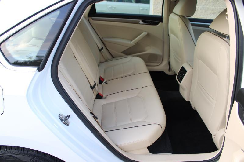 Volkswagen Passat 1.8T SE w/Technology Auto 2017