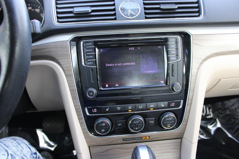 Volkswagen Passat 1.8T SE w/Technology Auto 2017
