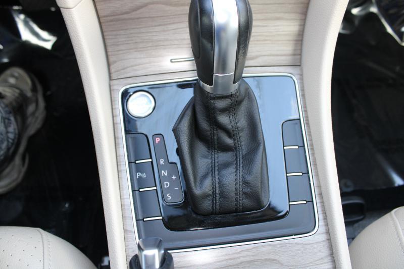 Volkswagen Passat 1.8T SE w/Technology Auto 2017