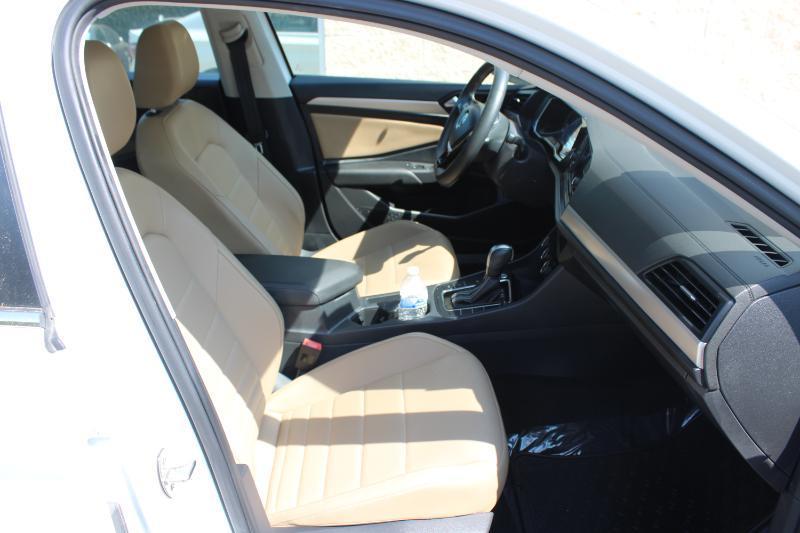 Volkswagen Jetta SE Auto 2021