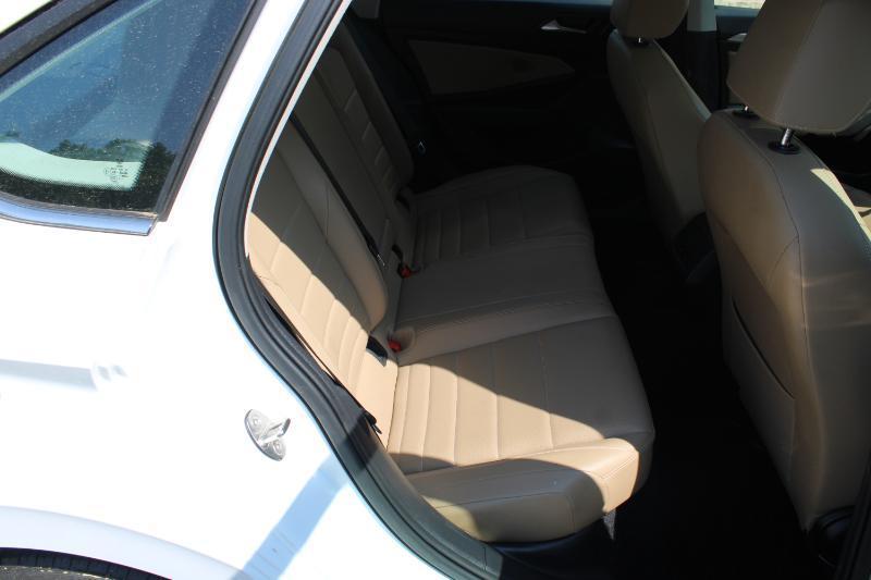 Volkswagen Jetta SE Auto 2021