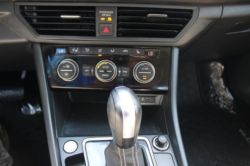 Volkswagen Jetta SE Auto 2021