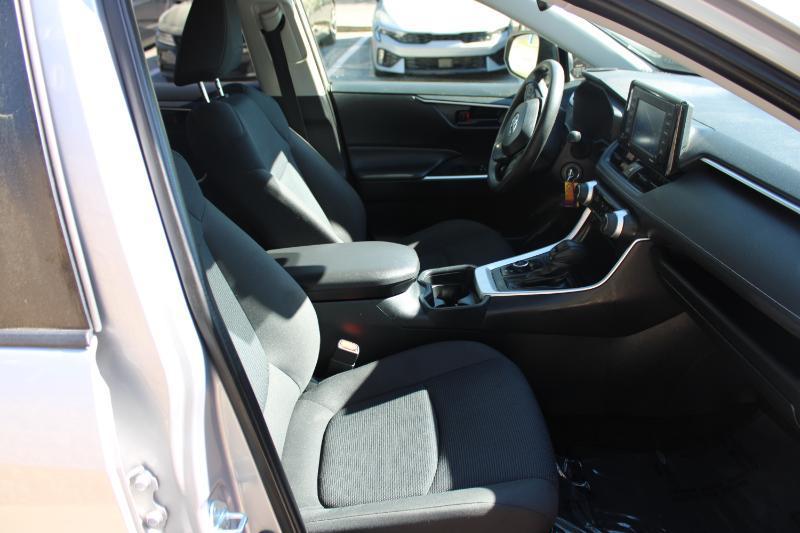 Toyota RAV4 Hybrid LE AWD (Natl) 2021