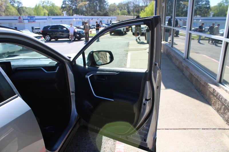 Toyota RAV4 Hybrid LE AWD (Natl) 2021