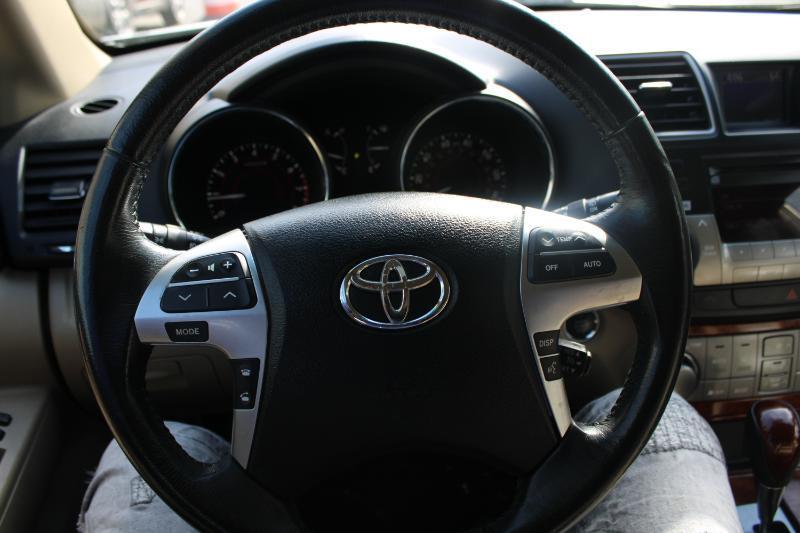 Toyota Highlander 4WD 4dr V6 Limited (Natl) 2012