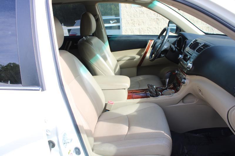 Toyota Highlander 4WD 4dr V6 Limited (Natl) 2012