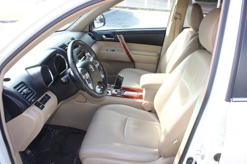 Toyota Highlander 4WD 4dr V6 Limited (Natl) 2012