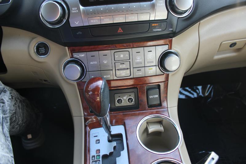 Toyota Highlander 4WD 4dr V6 Limited (Natl) 2012
