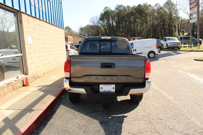 Toyota Tacoma 2WD Double Cab I4 AT SR5 (Natl) 2016