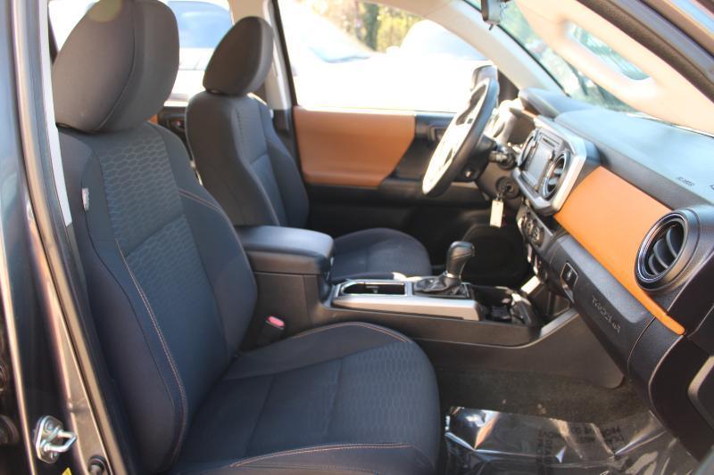 Toyota Tacoma 2WD Double Cab I4 AT SR5 (Natl) 2016