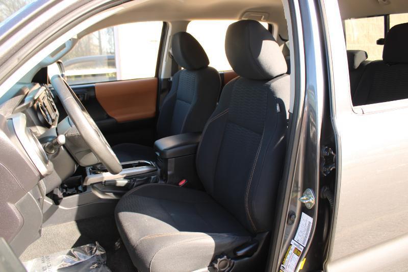 Toyota Tacoma 2WD Double Cab I4 AT SR5 (Natl) 2016