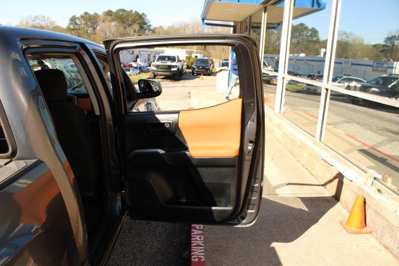 Toyota Tacoma 2WD Double Cab I4 AT SR5 (Natl) 2016